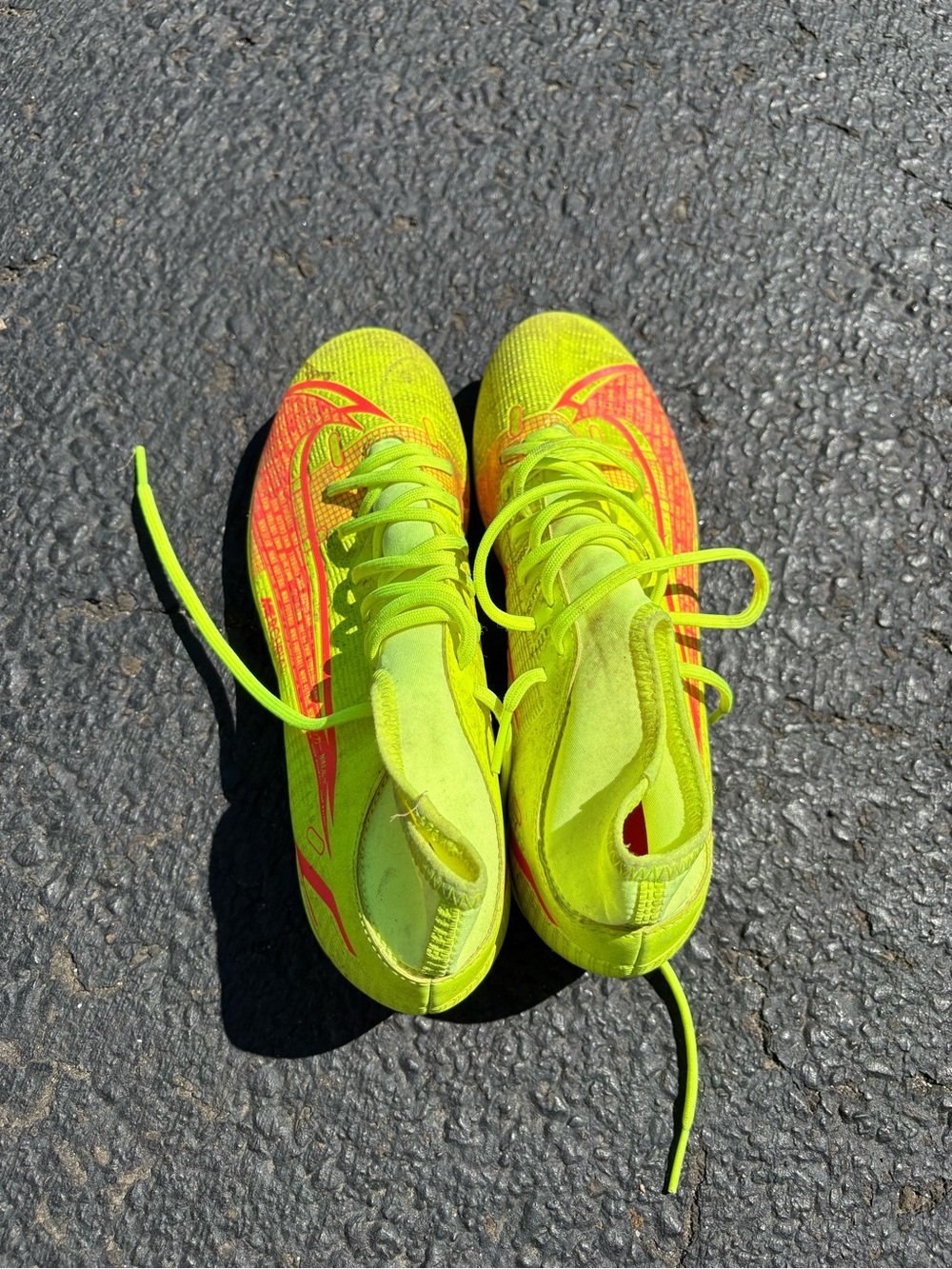 Women’s/girls cleats